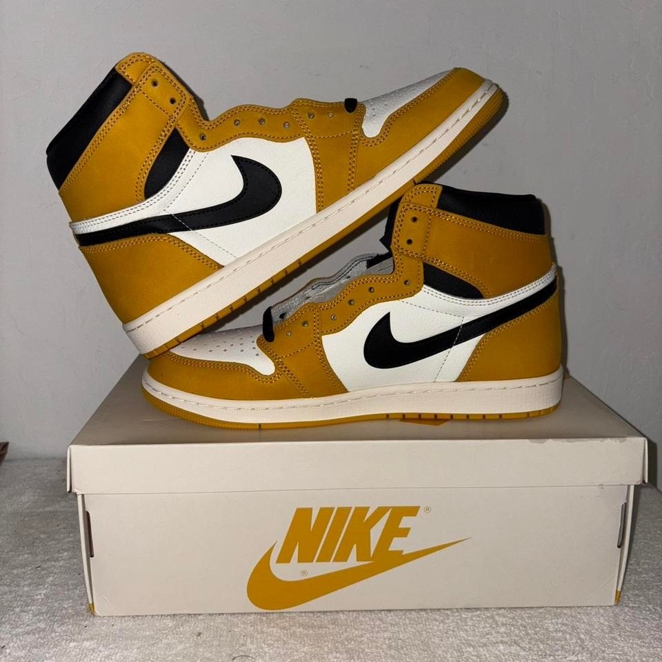 Air Jordan 1 Retro High Og "Yellow Ochre" Size 11 (Us)